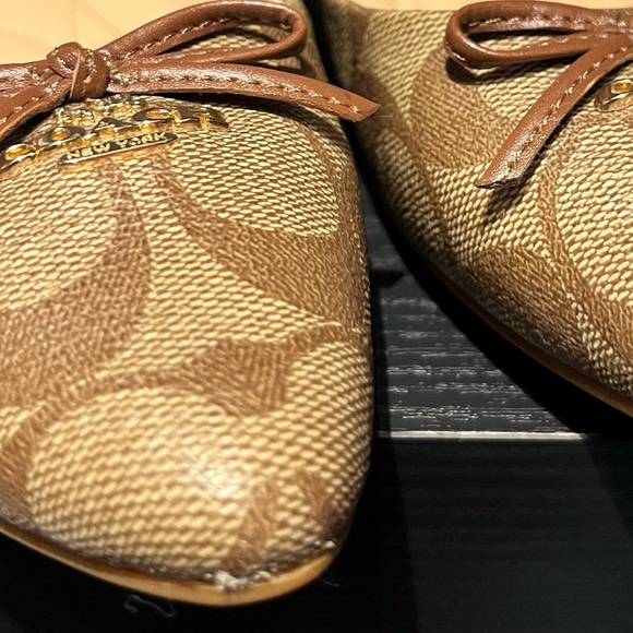 COACH Annabel pointed ballet flat. Color: KHAKI/SADDLE JACQUARD  size: 6 1/2 - Picture 5 of 6